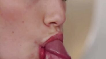Ταινία Side Fuck με την έπαρχη Valentina Nappi ελληνικο λεσβιακο πορνο από το Reality Kings