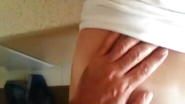 Στη σκηνή The Bathroom με την καυλιάρη Jola σεχ πορνο ελληνικο από το Scoreland