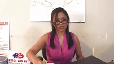 Oral smut ελληνικο πορνο σιρινα με νομάρχη Vikki Ray από την Bang!