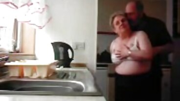 Σόλο σκηνή ελληνικο πορνο βιντεο με τη σέξι Σάρα από το Puffy Network